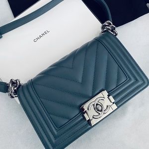Chanel chevron calfskin boy small bag LIKE NEW